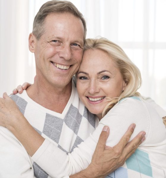 medium-shot-happy-couple-hugging-indoors medium-shot-happy-couple-hugging-indoors